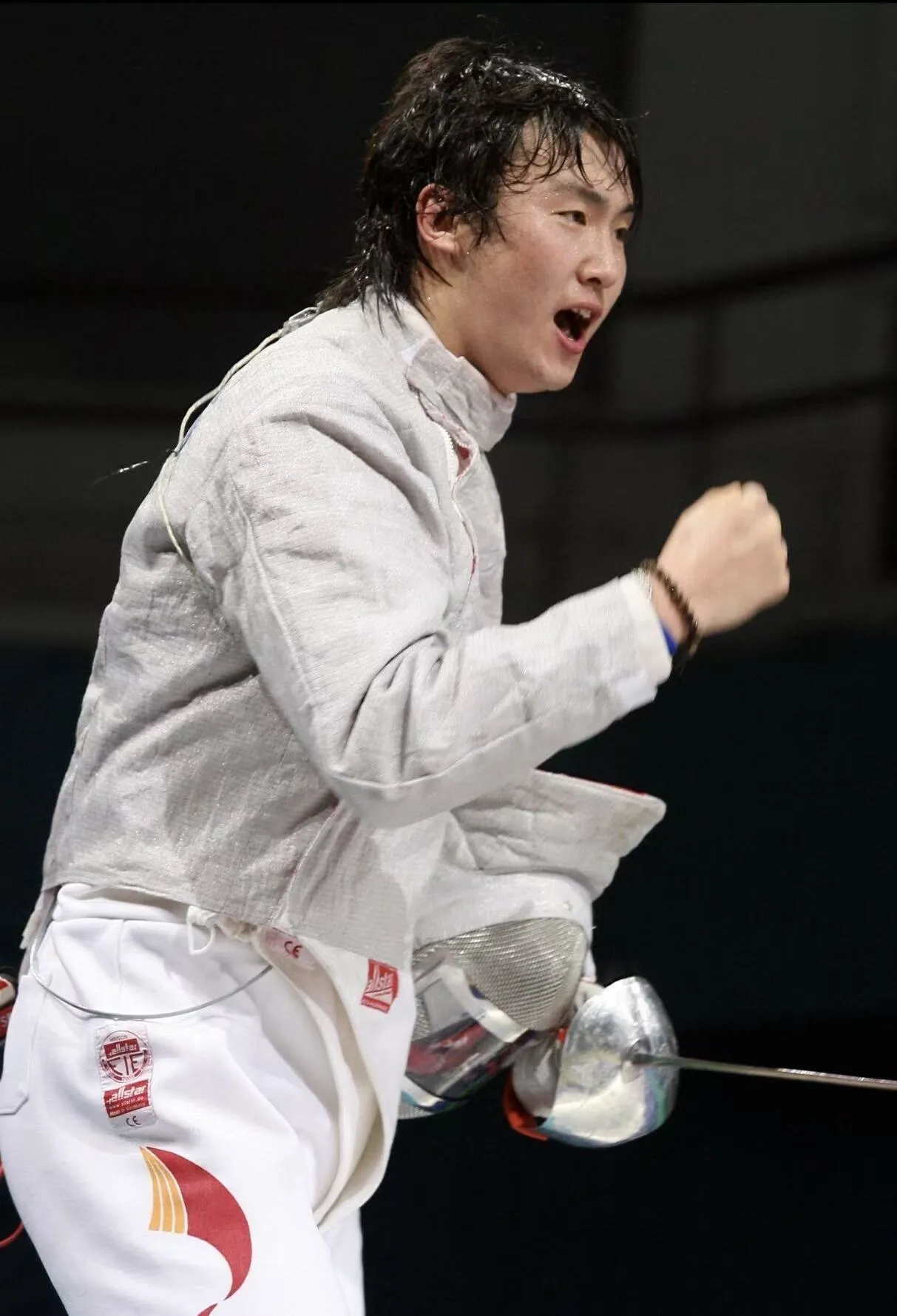 Wang Jingzhi celebrating a touch in competition.